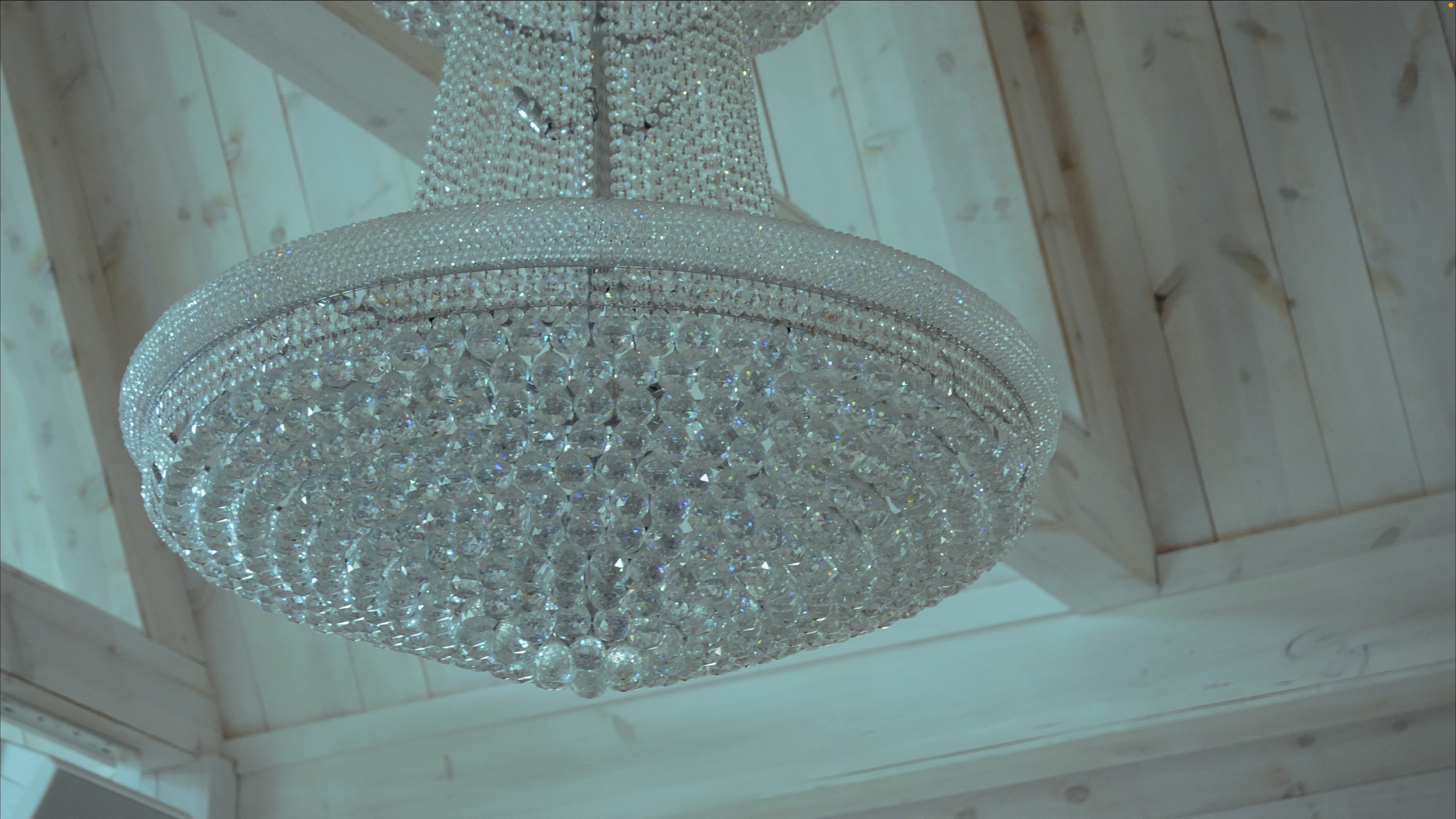Does a Chandelier from Groenensteyn Provide Adequate Lighting?